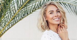 Blonde woman with a tousled mid-length bob